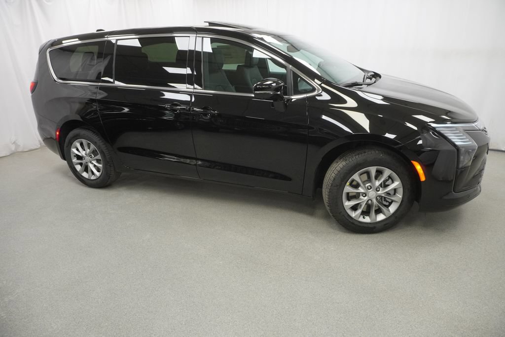 New 2027 Chrysler Pacifica Select AWD/4WD image 9