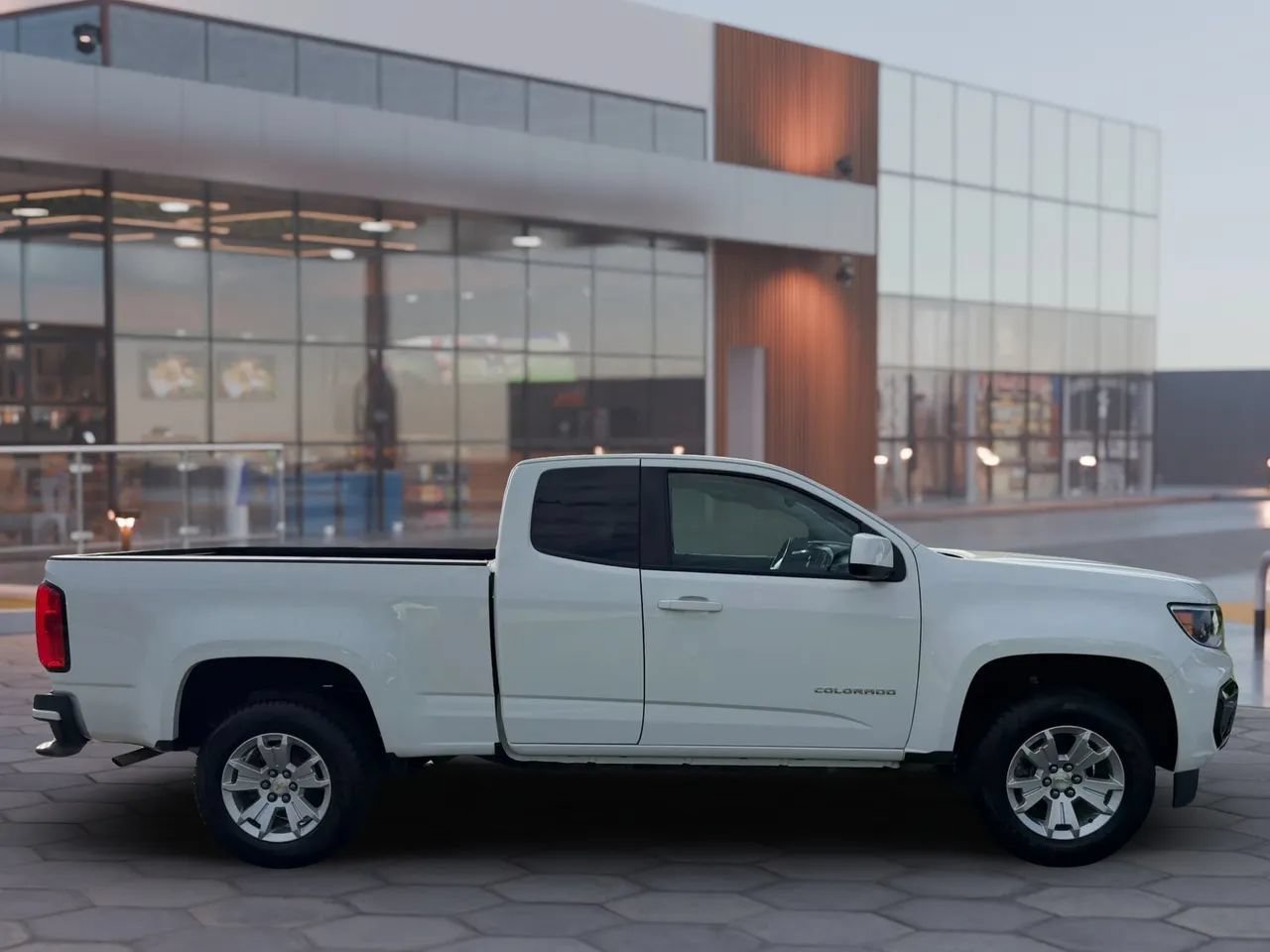 Used 2022 Chevrolet Colorado LT w/ Fleet Safety Package RWD image 4