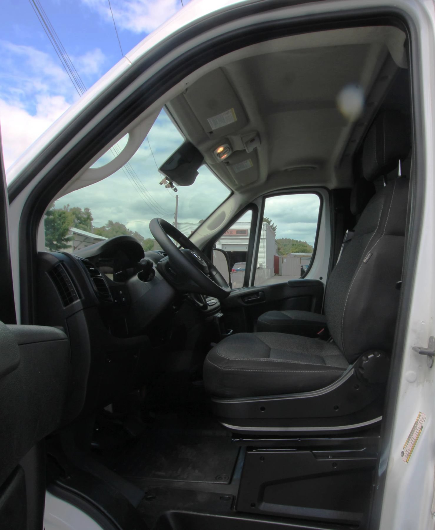 Used 2025 RAM ProMaster 2500 w/ Convenience Group FWD image 9