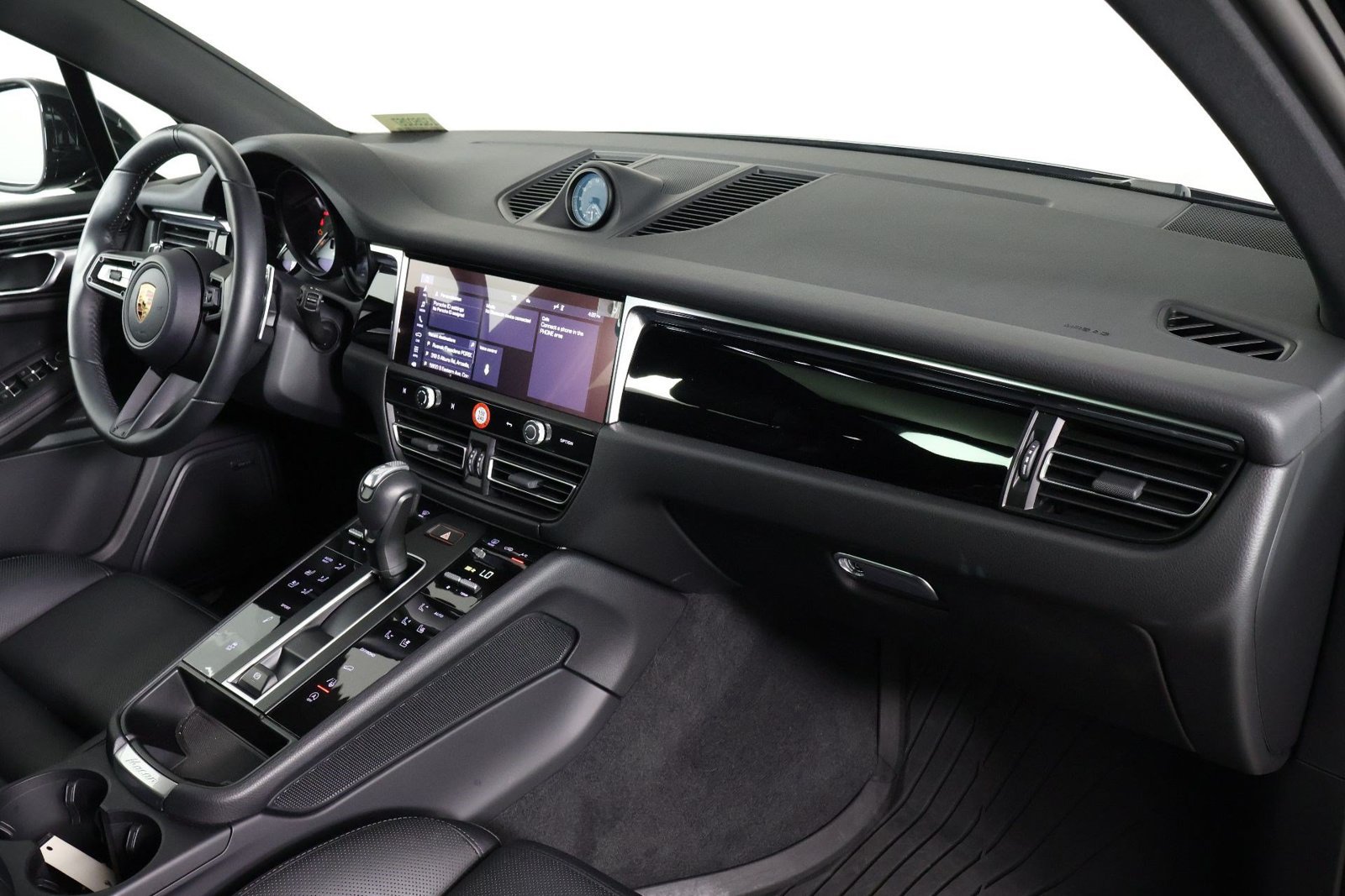 Certified 2026 Porsche Macan S AWD/4WD image 24