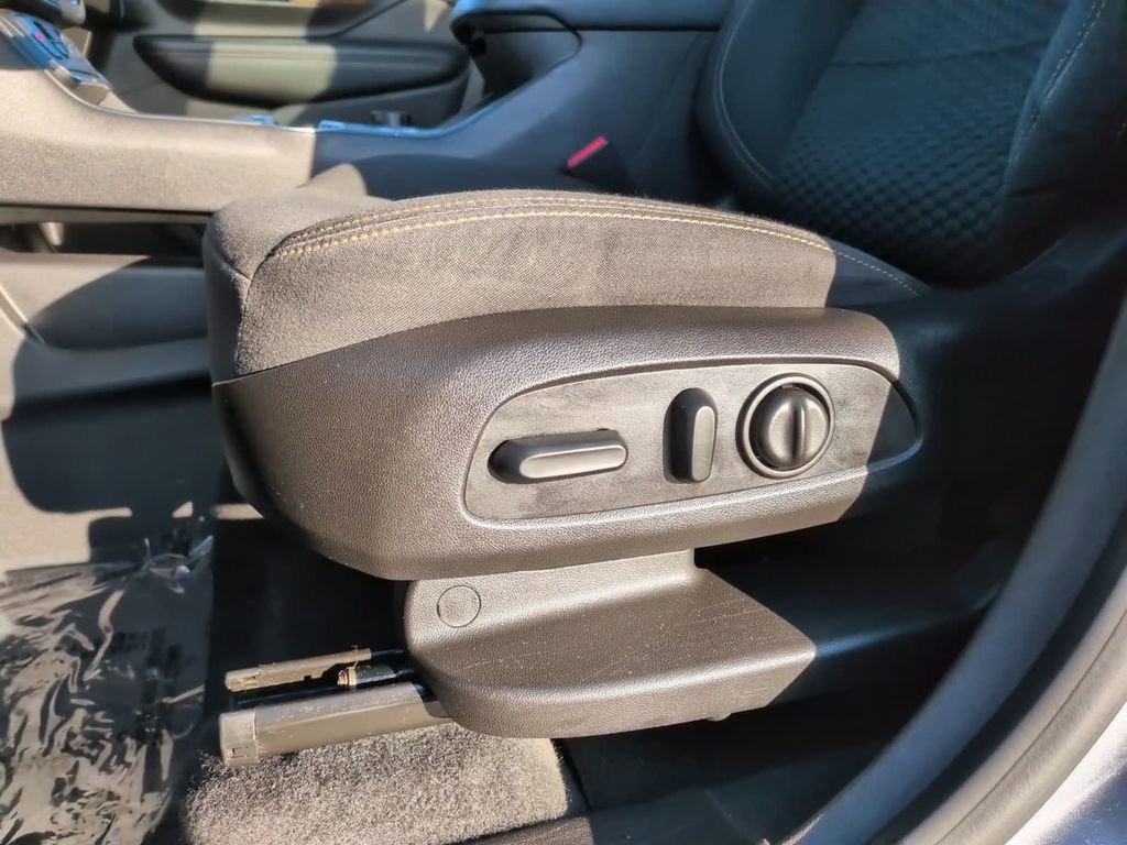 Used 2018 GMC Terrain SLE w/ Driver Convenience Package image 15