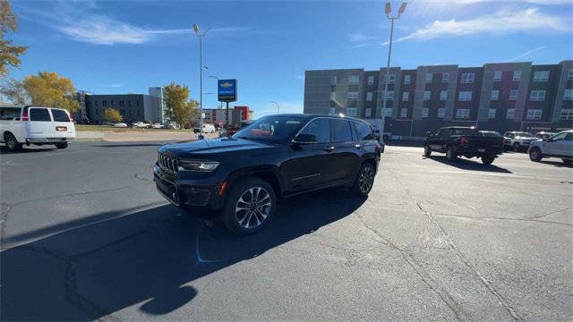 Used 2023 Jeep Grand Cherokee Overland image 4