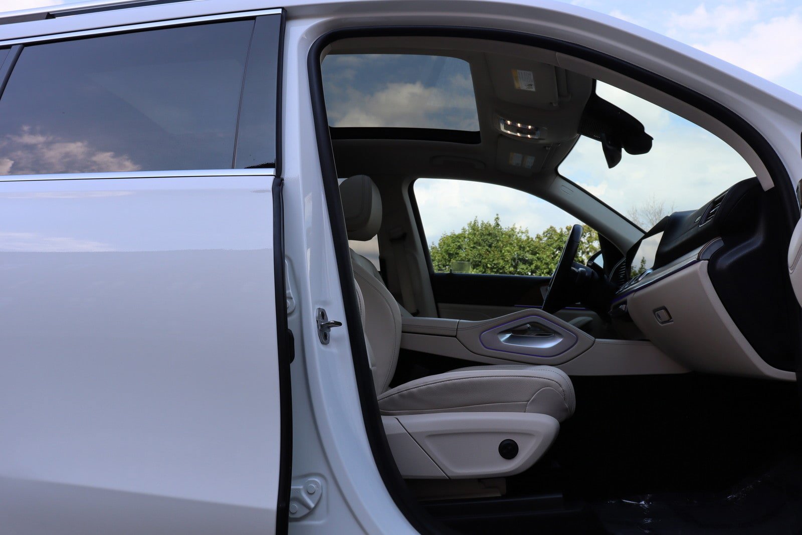Used 2024 Mercedes-Benz GLS 450 4MATIC image 21