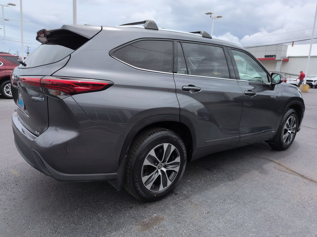 Used 2021 Toyota Highlander XLE AWD/4WD image 5