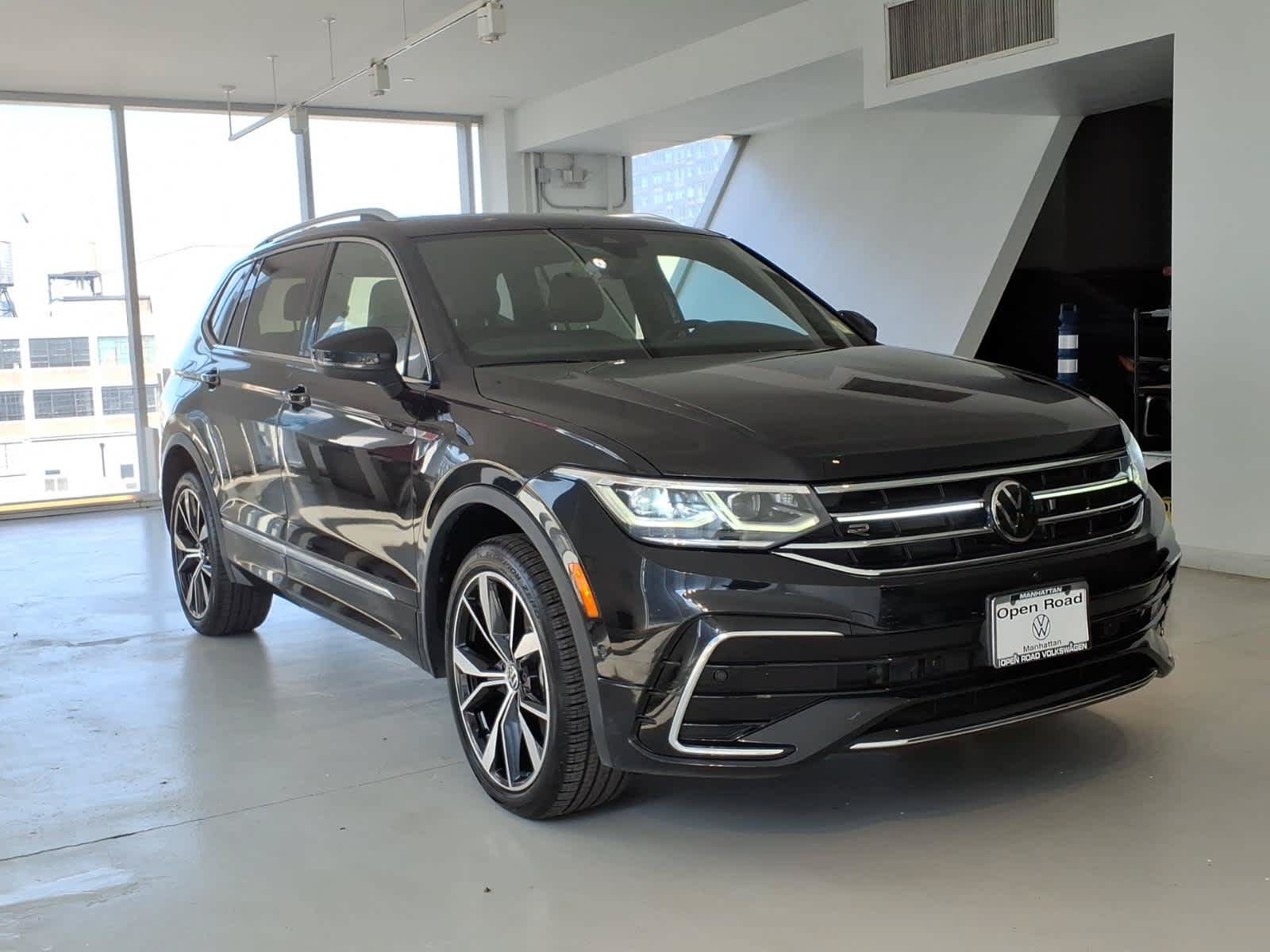 Certified 2022 Volkswagen Tiguan SEL R-Line AWD/4WD image 3