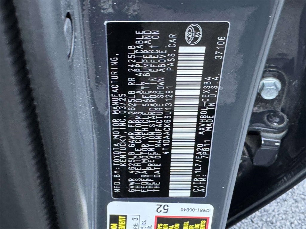 Used 2025 Toyota Camry SE image 27