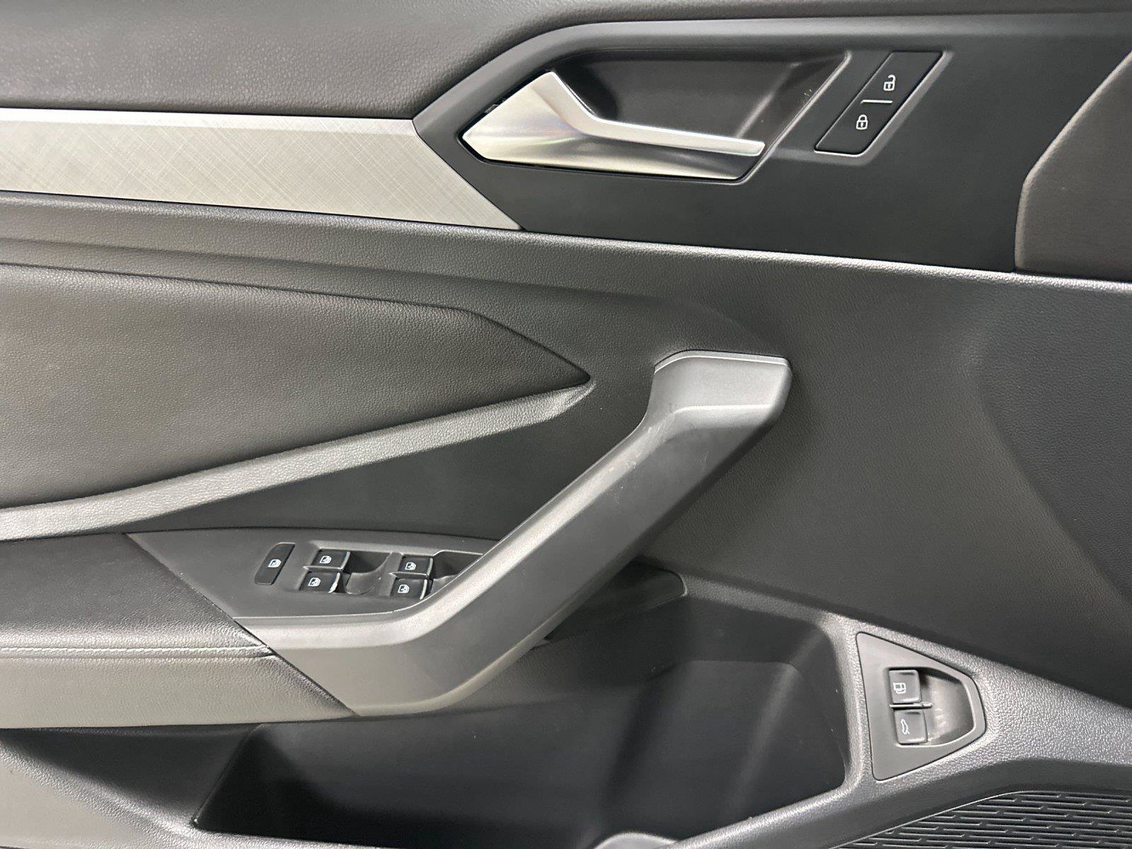 Used 2023 Volkswagen Jetta SE w/ Panoramic Sunroof Package FWD image 10