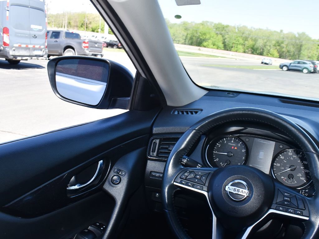 Used 2017 Nissan Rogue SV AWD/4WD image 18