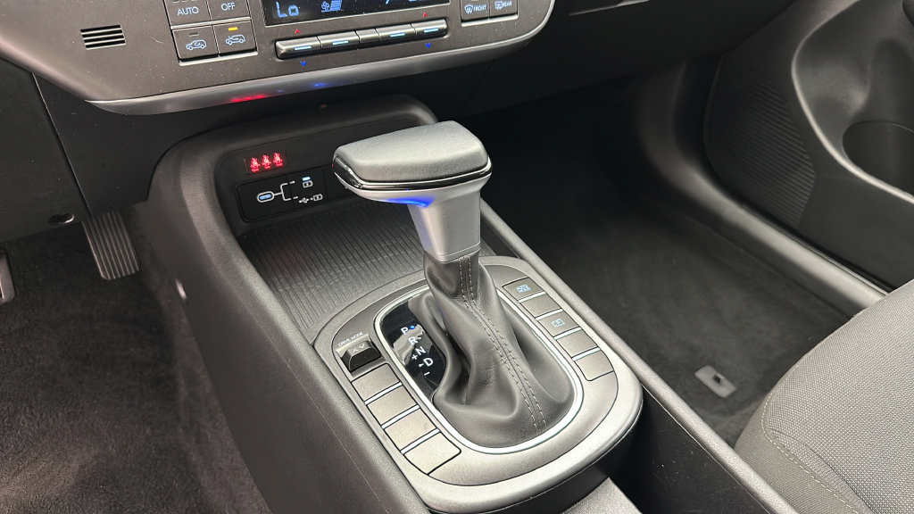 Used 2025 Hyundai Kona SEL FWD image 17