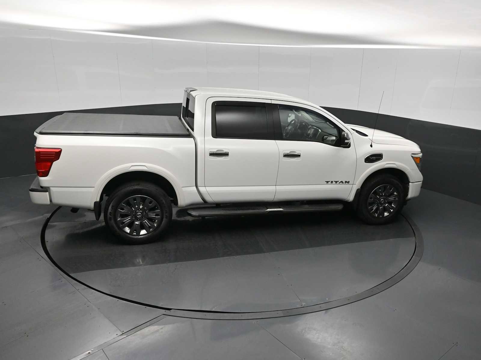 Used 2017 Nissan Titan Platinum Reserve image 21