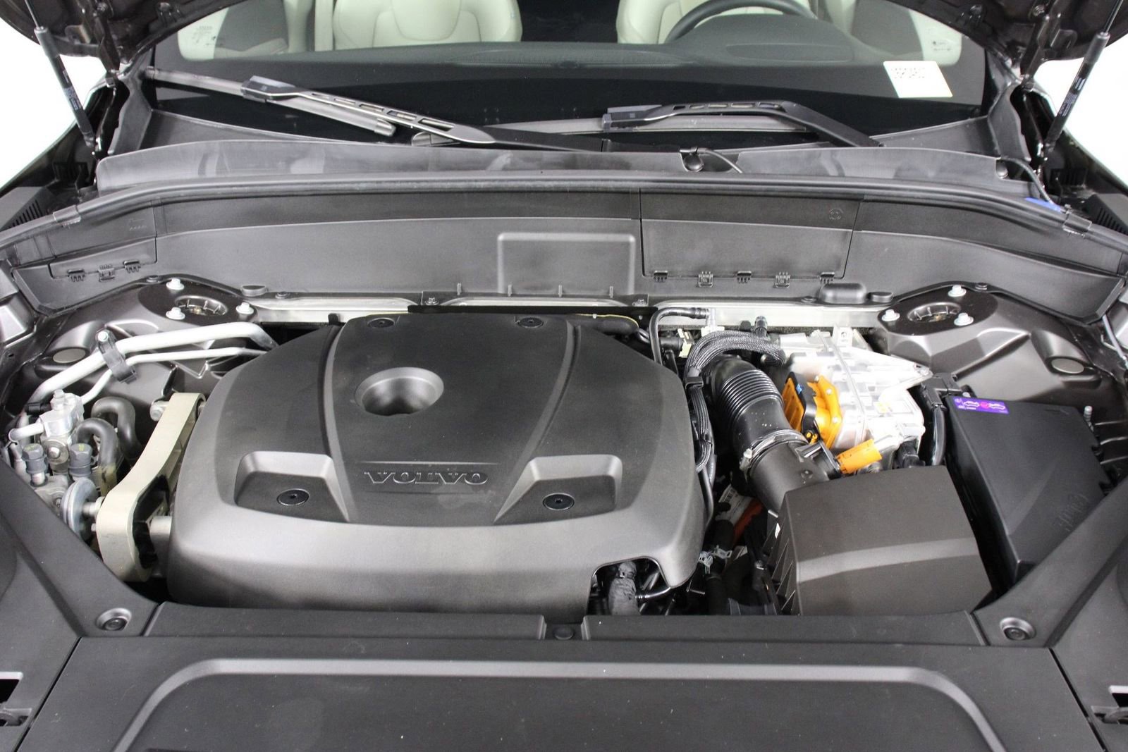 Certified 2024 Volvo XC90 T8 Plus w/ Protection Package Premier image 24