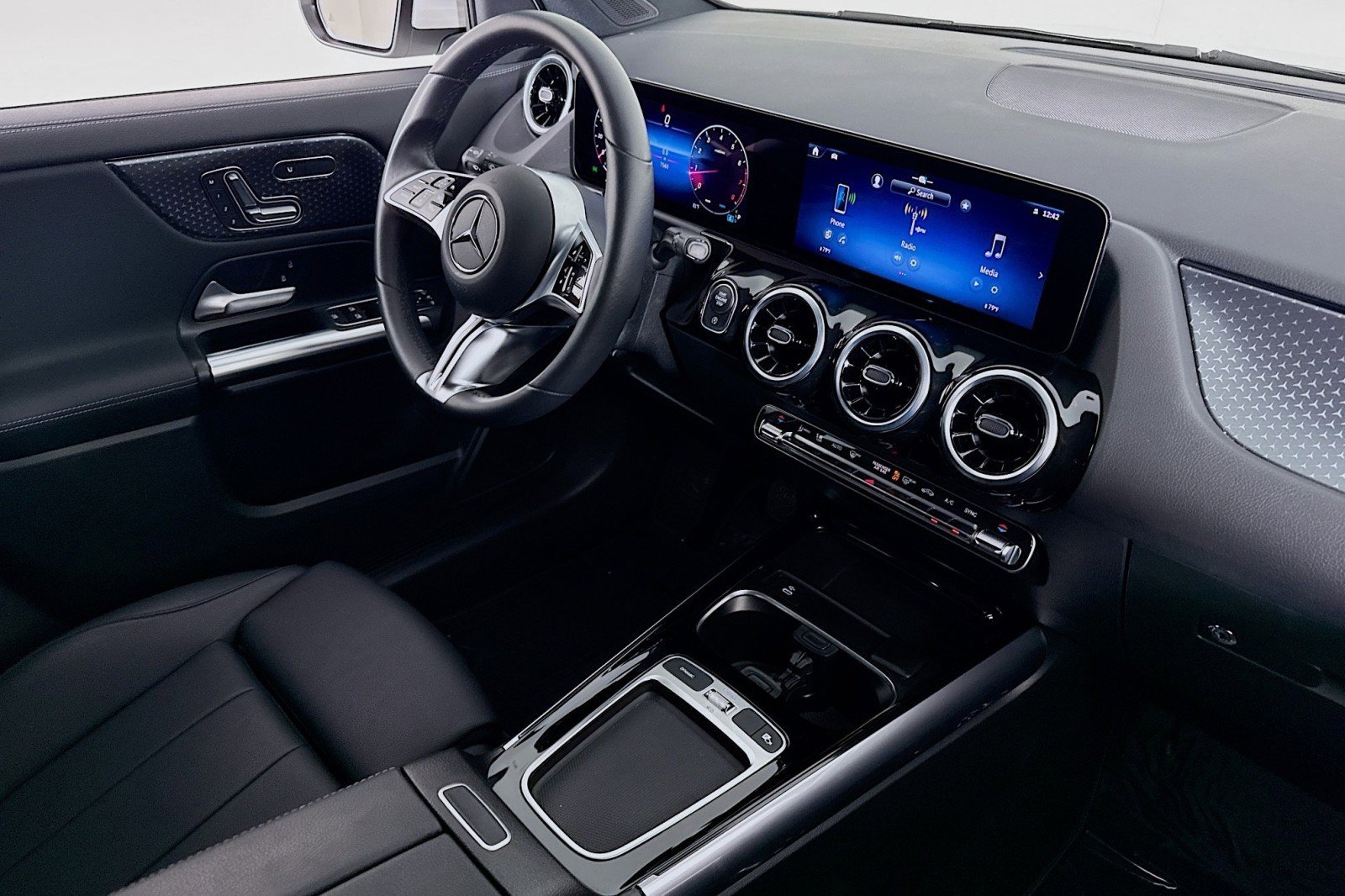 Certified 2026 Mercedes-Benz GLA 250 4MATIC image 17
