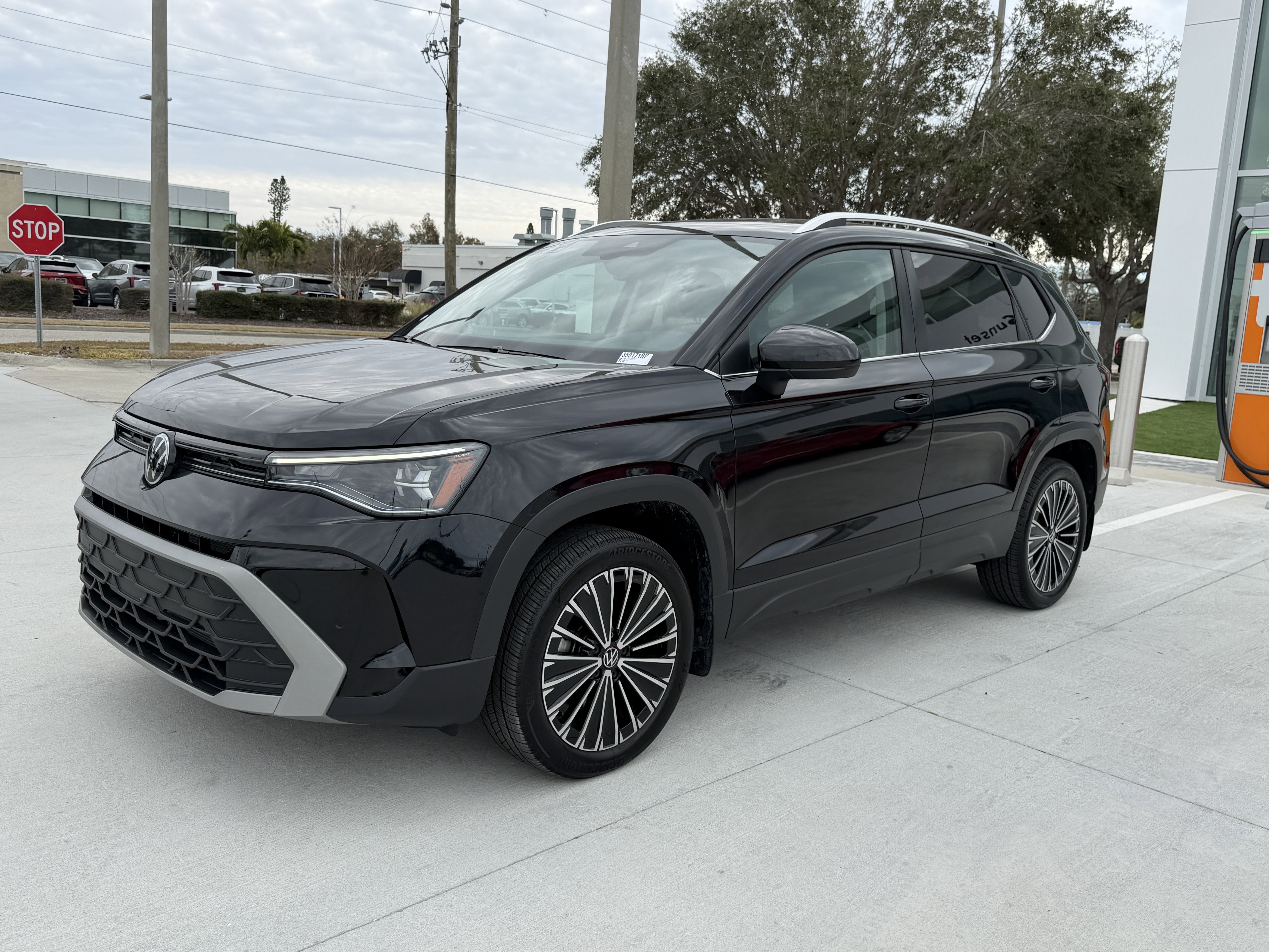 Used 2025 Volkswagen Taos SE image 7