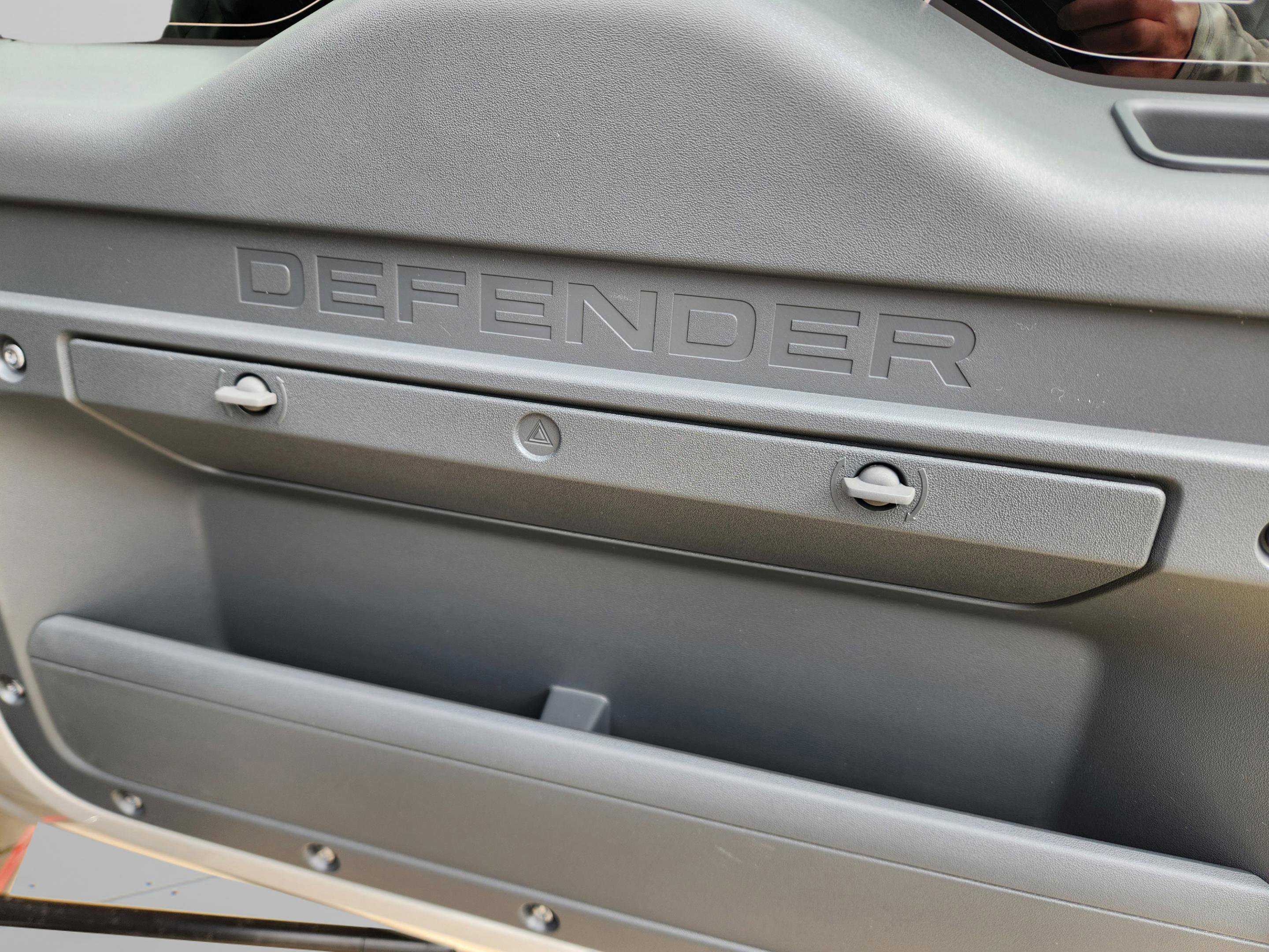 New 2026 Land Rover Defender 110 X-Dynamic SE AWD/4WD image 8