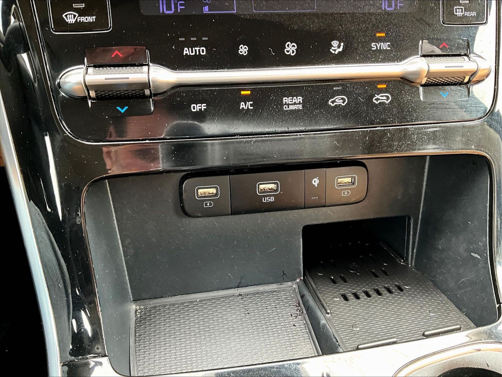 Used 2023 Kia Carnival EX FWD image 16