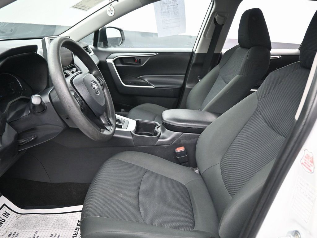 Used 2024 Toyota RAV4 LE image 29