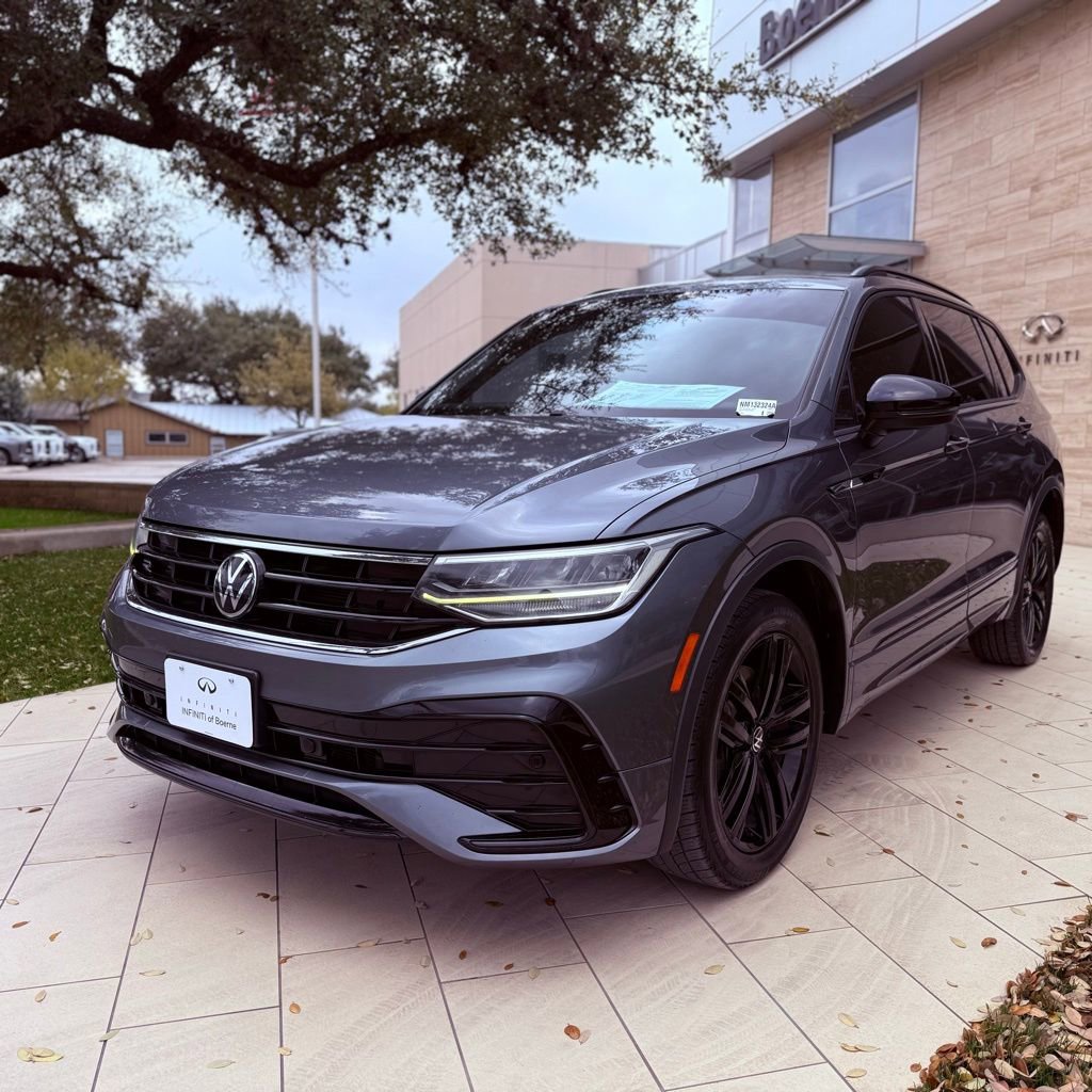 Used 2022 Volkswagen Tiguan SE R-Line image 2