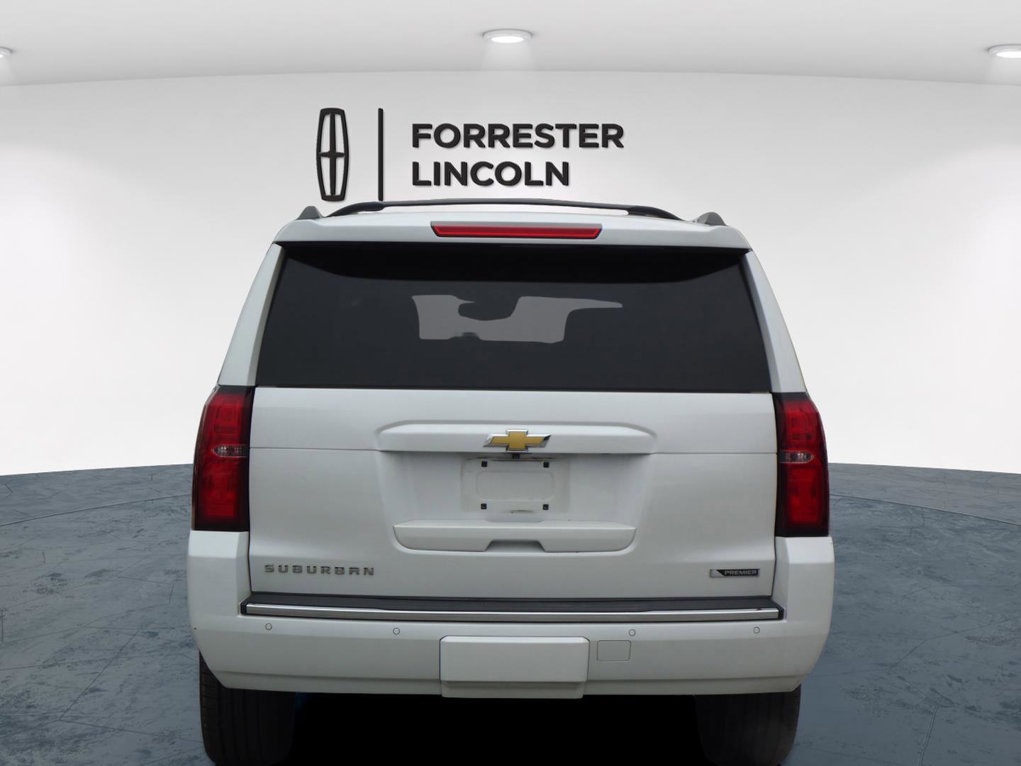 Used 2017 Chevrolet Suburban Premier image 4