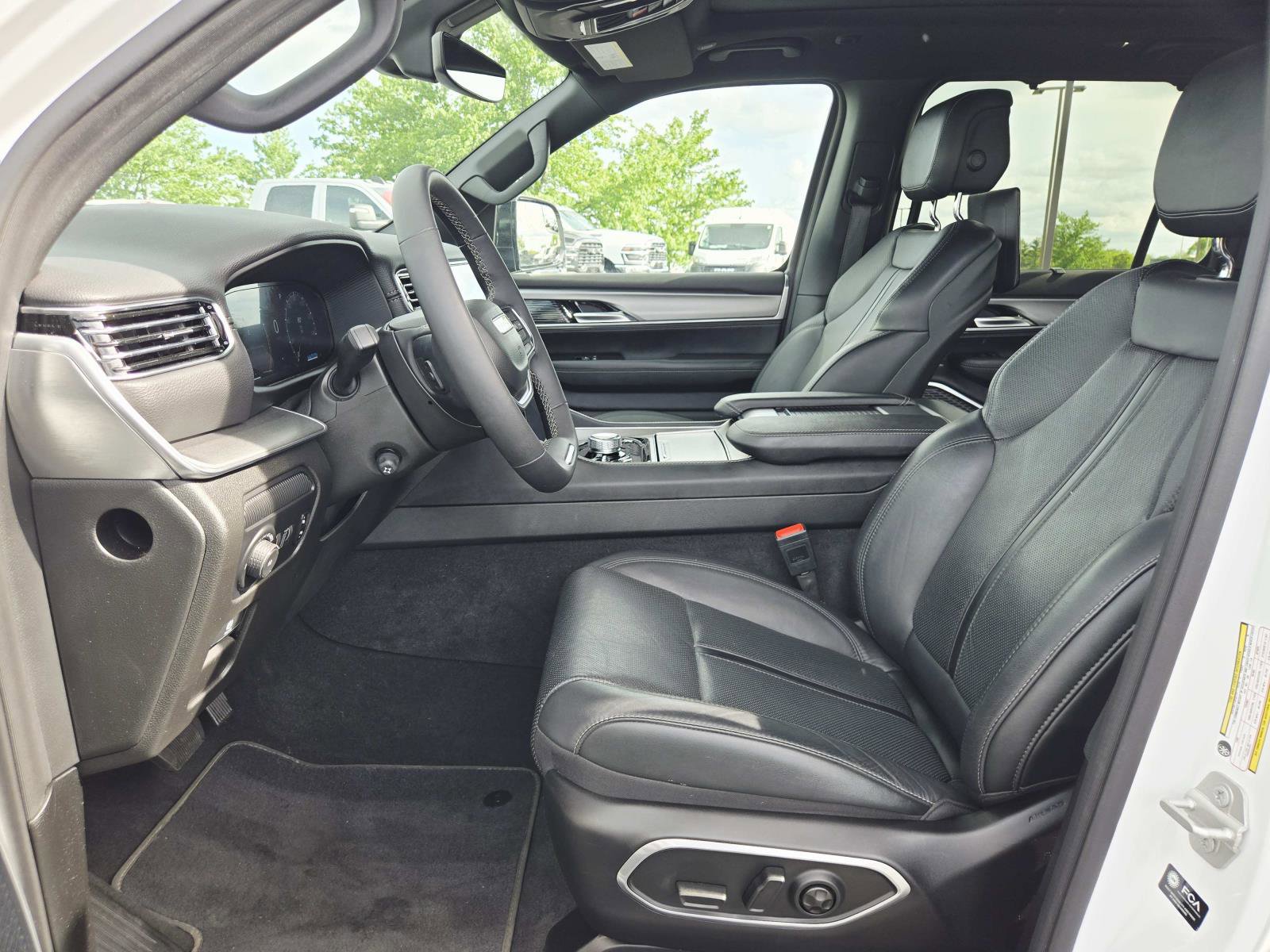 Used 2024 Jeep Wagoneer Series II w/ Convenience Group I AWD/4WD image 13
