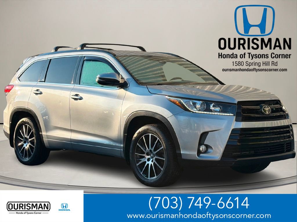 Used 2017 Toyota Highlander SE image 1