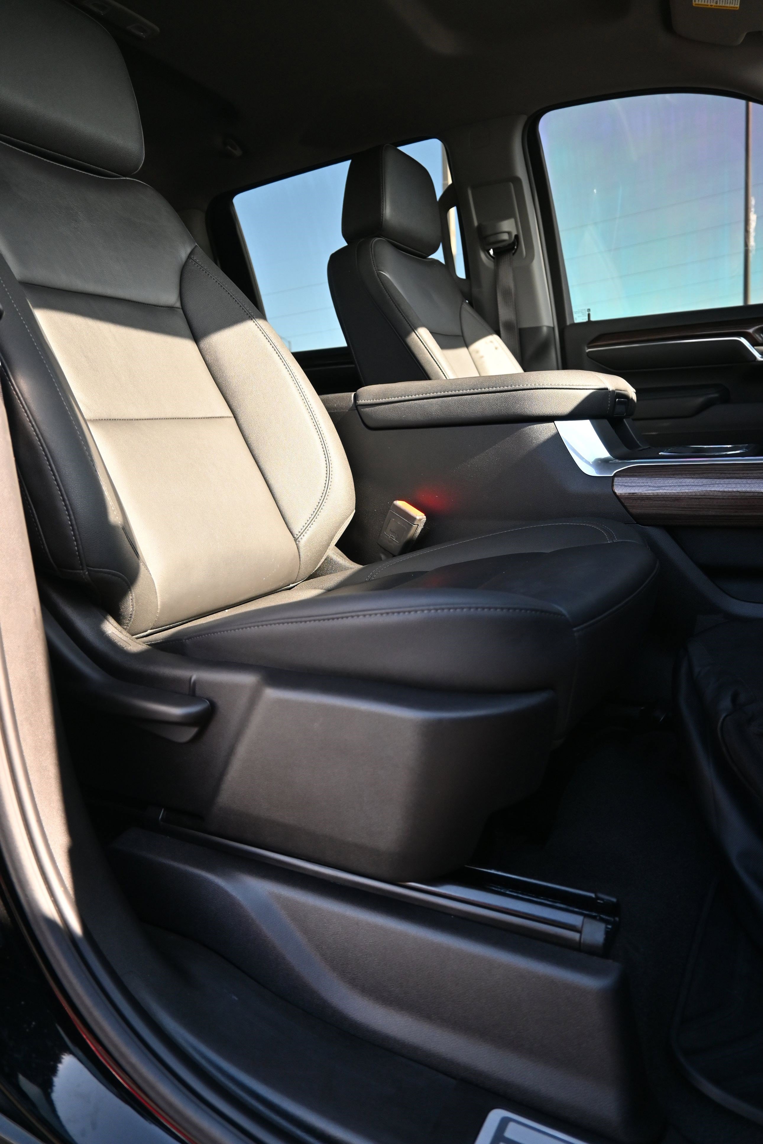 Used 2024 Chevrolet Silverado 2500 LT w/ Midnight Edition image 32