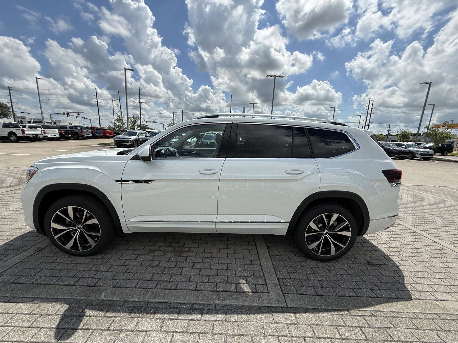 New 2025 Volkswagen Atlas SEL Premium R-Line image 5
