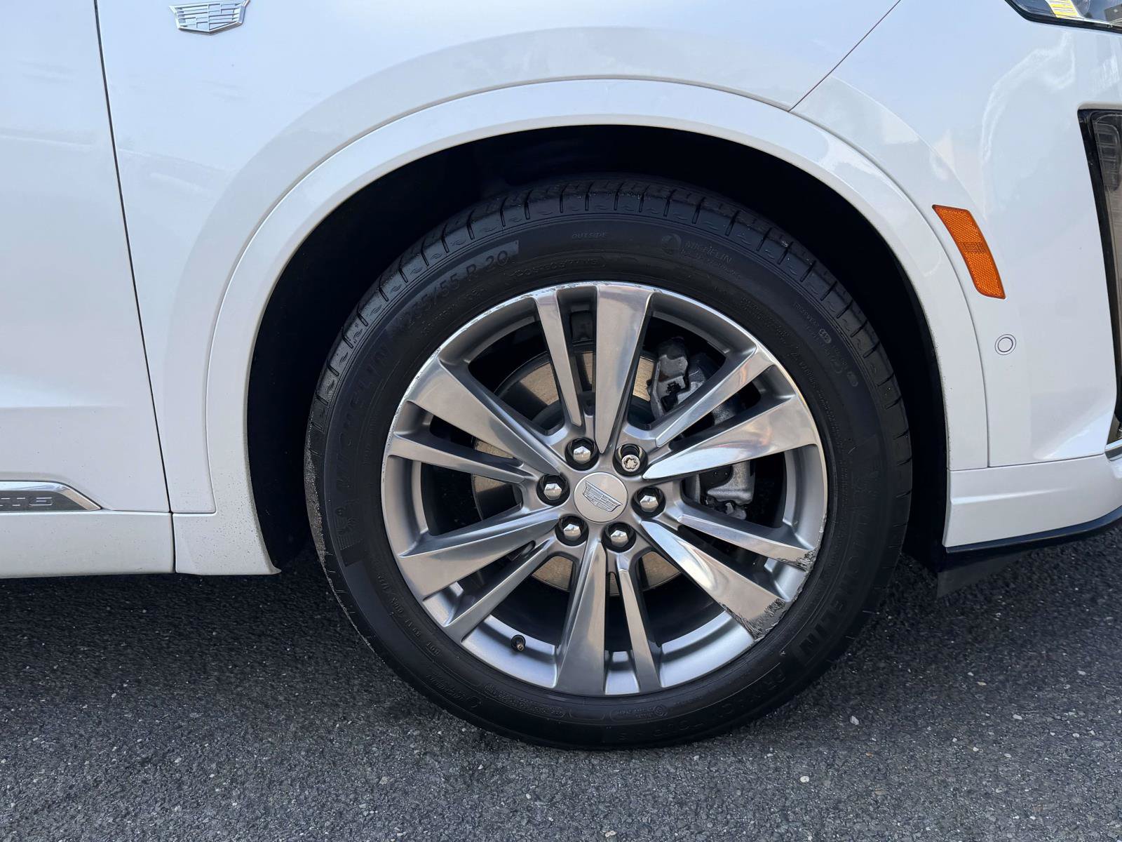 Certified 2022 Cadillac XT6 Premium Luxury w/ Technology Package AWD/4WD image 6