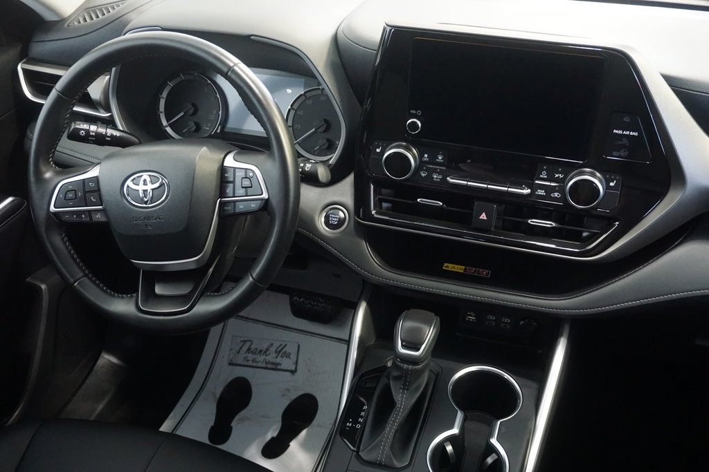 Certified 2025 Toyota Highlander XLE FWD image 31
