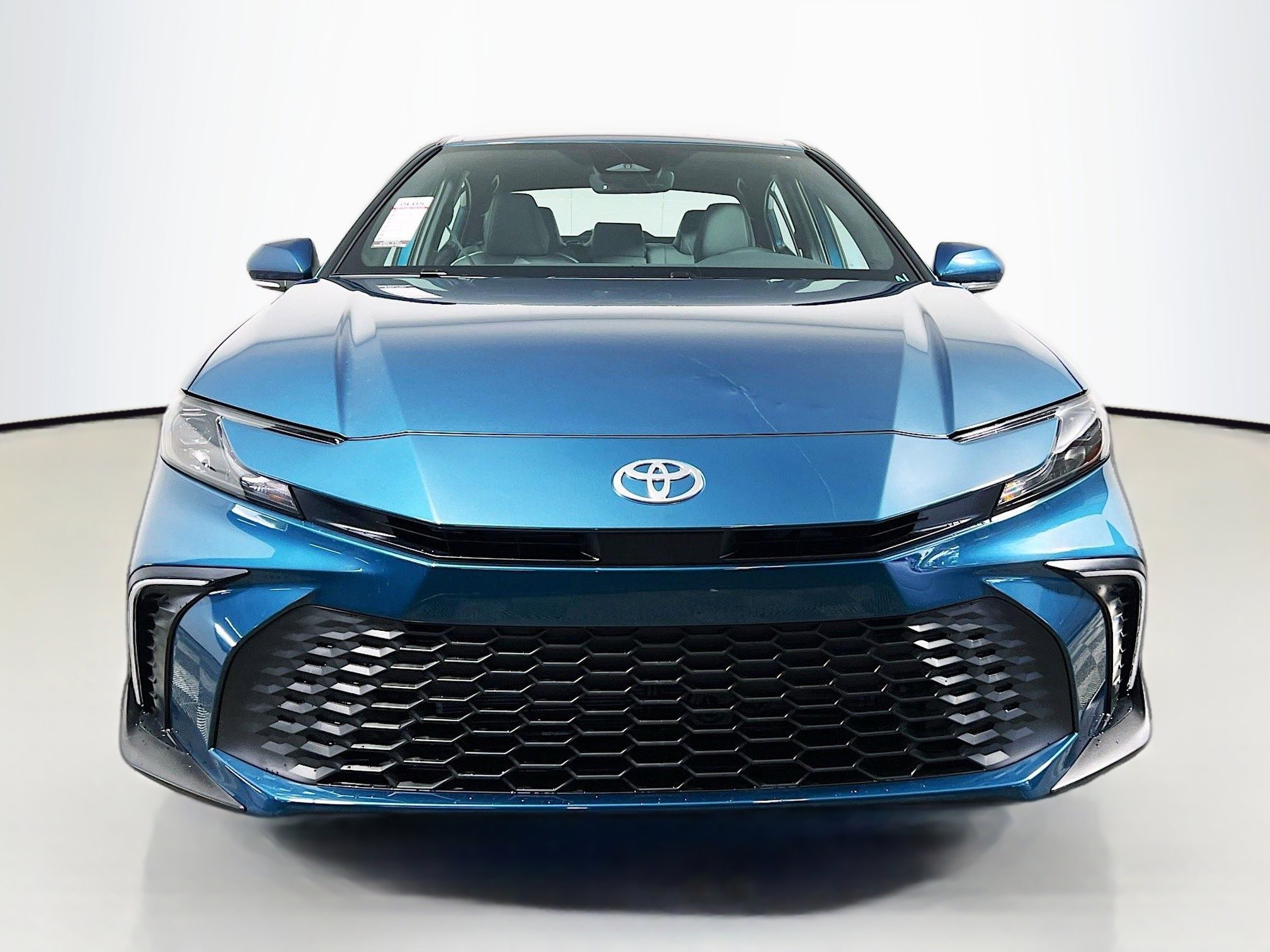 Used 2025 Toyota Camry SE w/ Convenience Package image 11