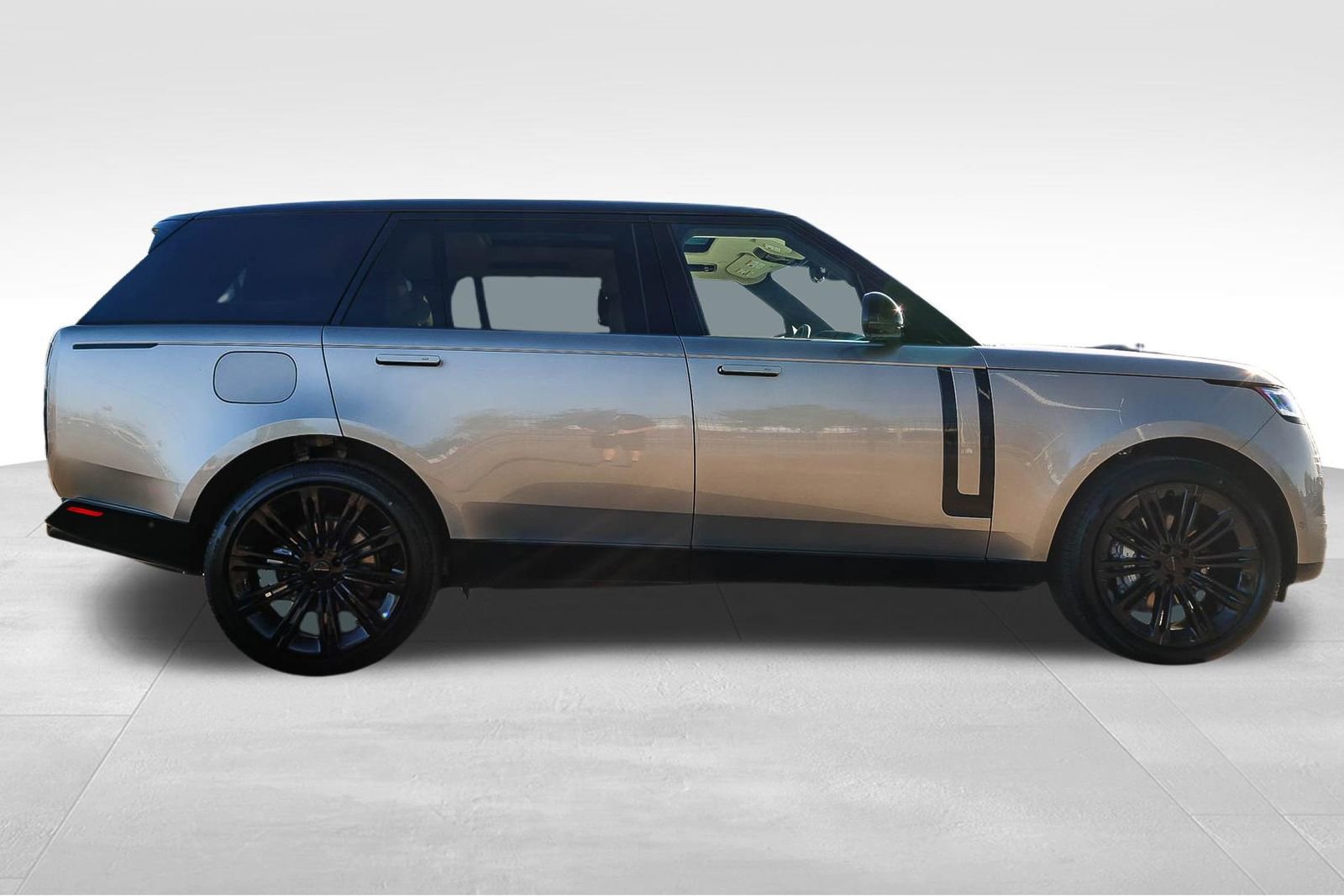 New 2026 Land Rover Range Rover Long Wheelbase SE image 4