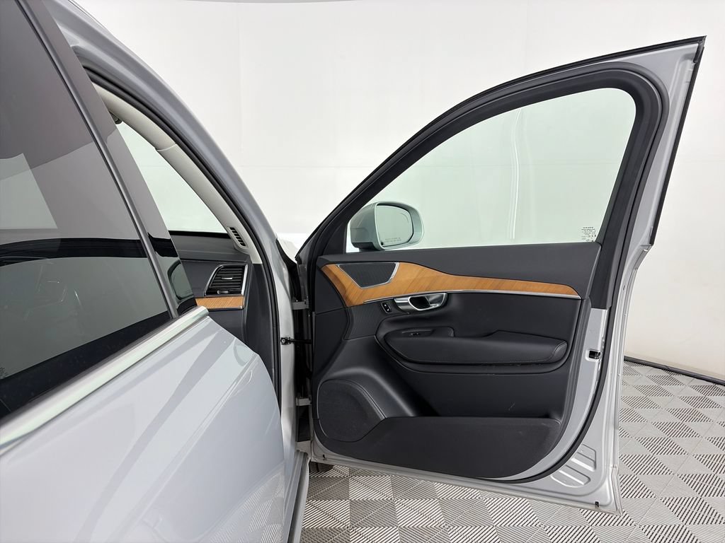 Used 2024 Volvo XC90 B5 Plus AWD/4WD image 30
