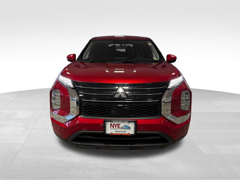 Used 2022 Mitsubishi Outlander ES image 2