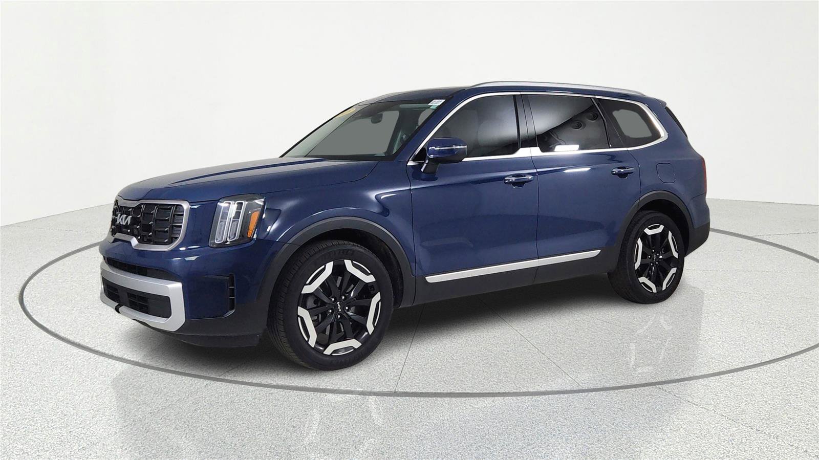 Used 2025 Kia Telluride S image 2