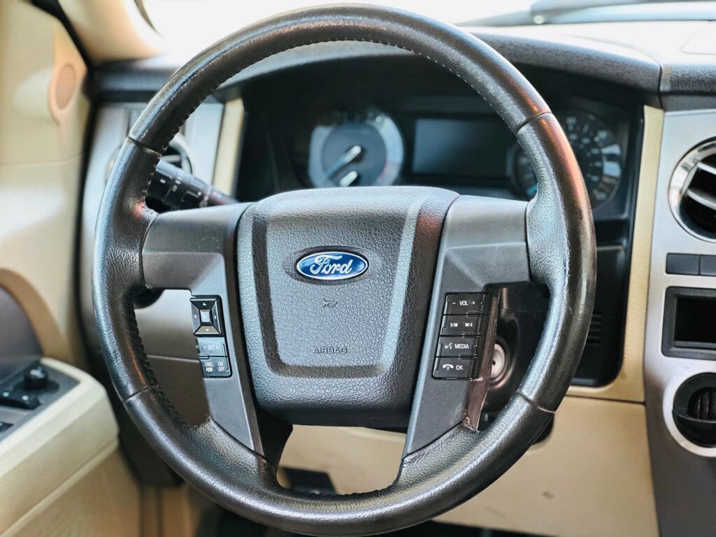 Used 2015 Ford Expedition XLT image 9