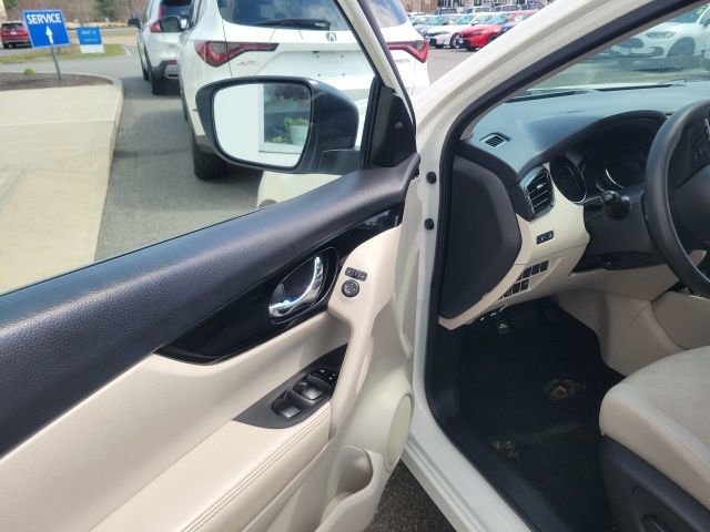 Used 2018 Nissan Rogue Sport SV AWD/4WD image 11