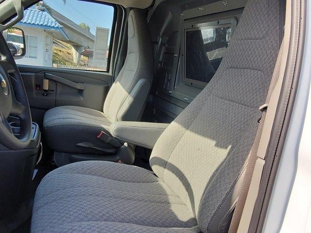 New 2026 Chevrolet Express 2500 Extended w/ Communications Package RWD image 17