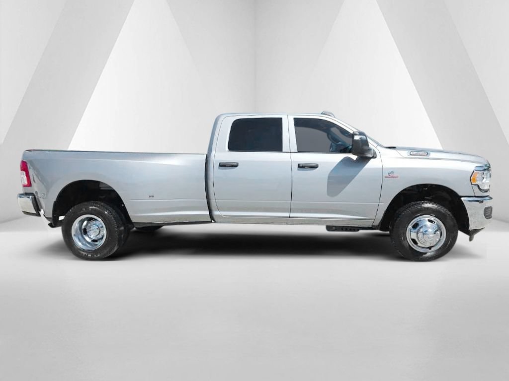 Used 2024 RAM 3500 Tradesman w/ Chrome Appearance Group AWD/4WD image 4