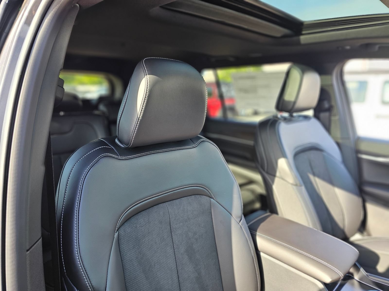 New 2026 Jeep Grand Cherokee L 4WD image 25