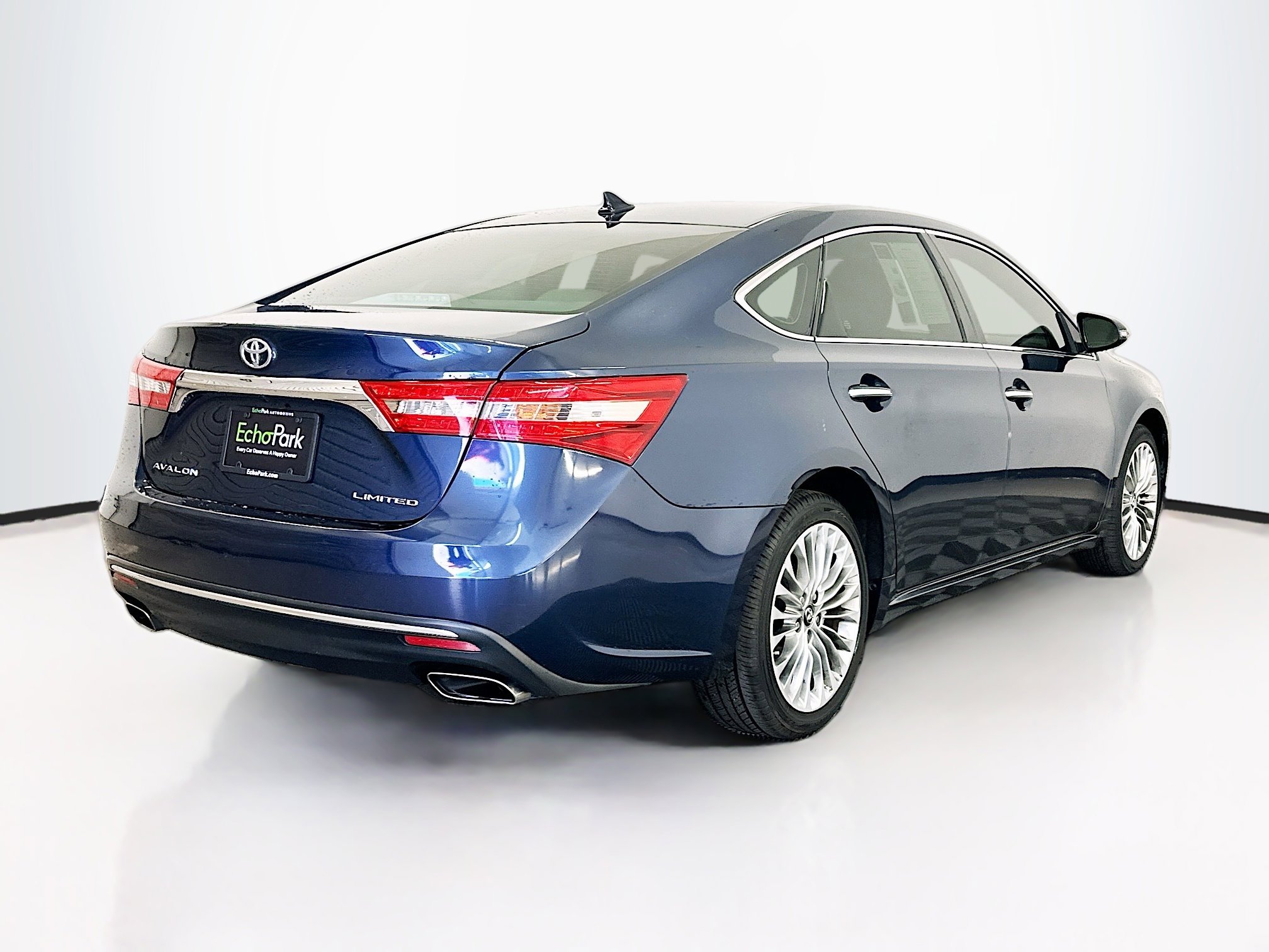 Used 2016 Toyota Avalon Limited image 9