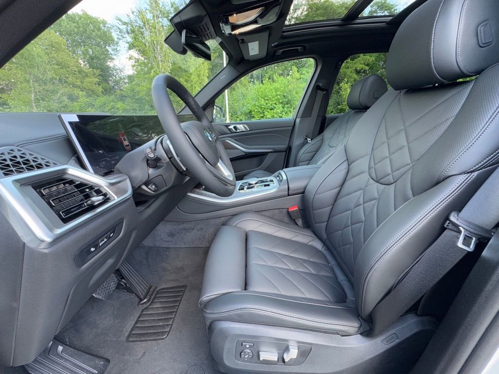 Used 2026 BMW X5 xDrive50e w/ Premium Package image 16