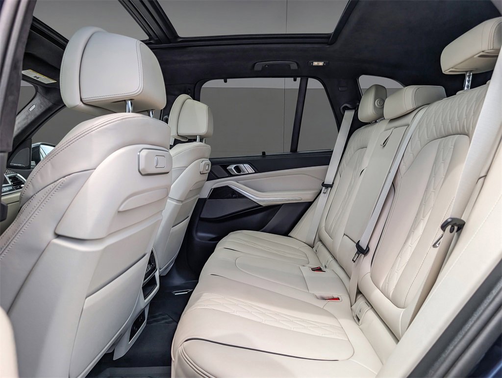 Used 2025 BMW X5 xDrive40i w/ Executive Package image 16