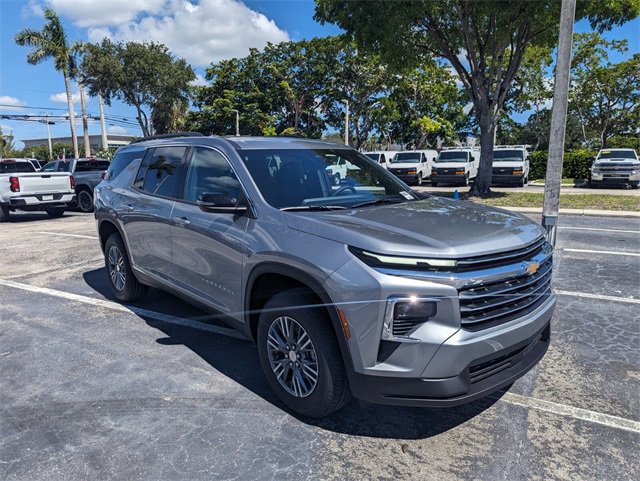 New 2026 Chevrolet Traverse LT image 2