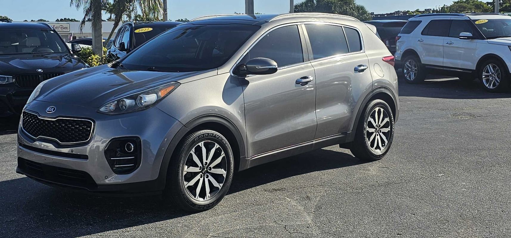 Used 2017 Kia Sportage EX w/ EX Technology Package FWD image 1