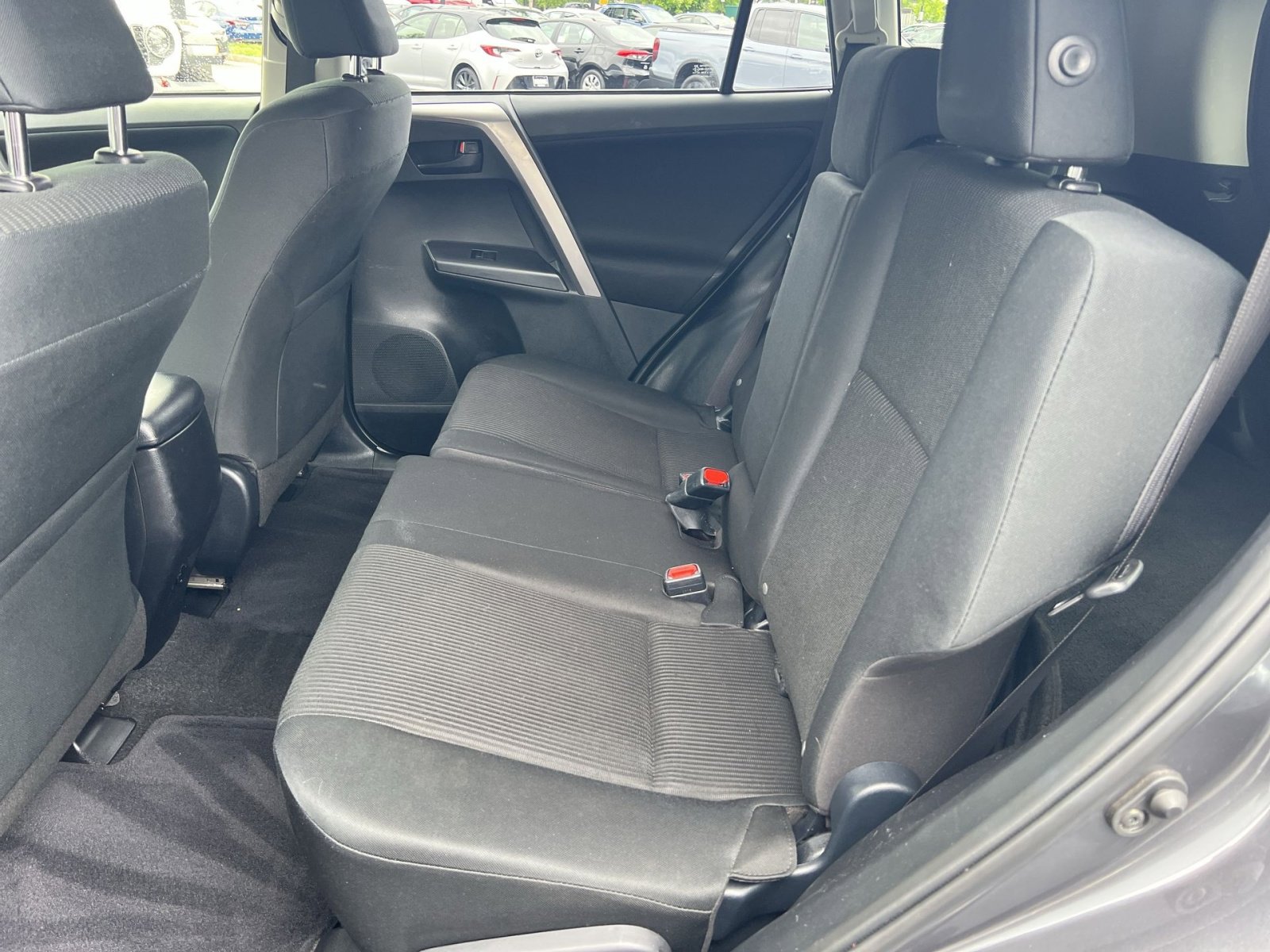 Used 2018 Toyota RAV4 LE w/ Carpet Mat Package FWD image 26