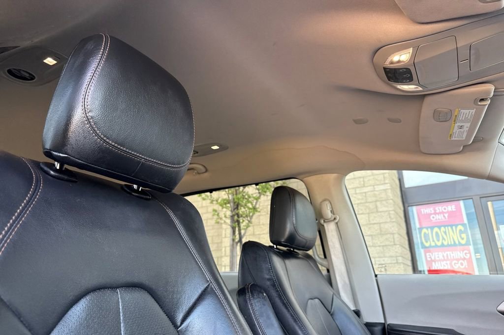 Used 2020 Chrysler Pacifica Touring-L image 15