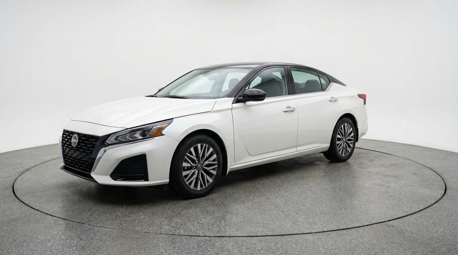 Used 2025 Nissan Altima 2.5 SV FWD image 3