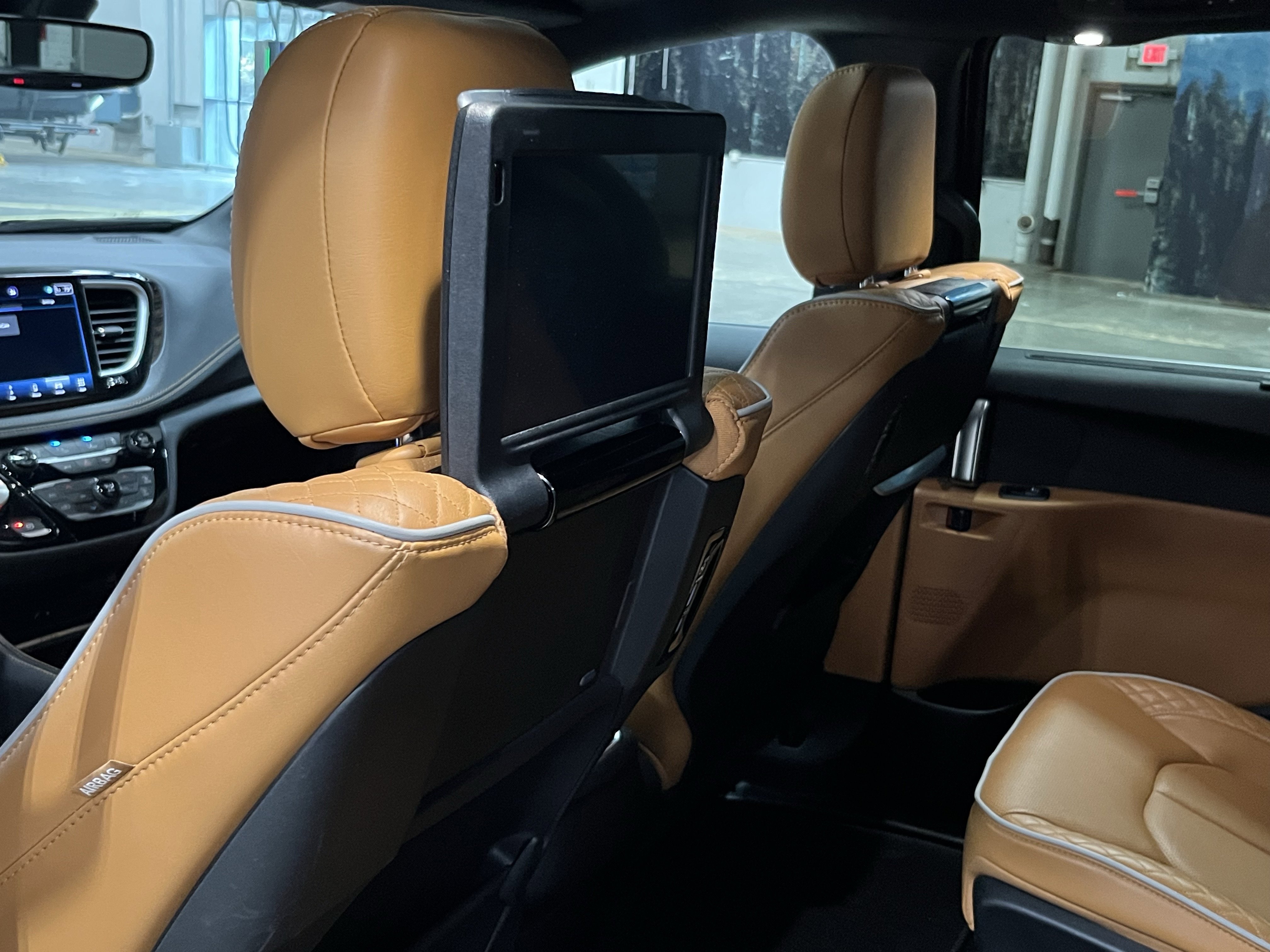 Used 2023 Chrysler Pacifica Pinnacle image 14