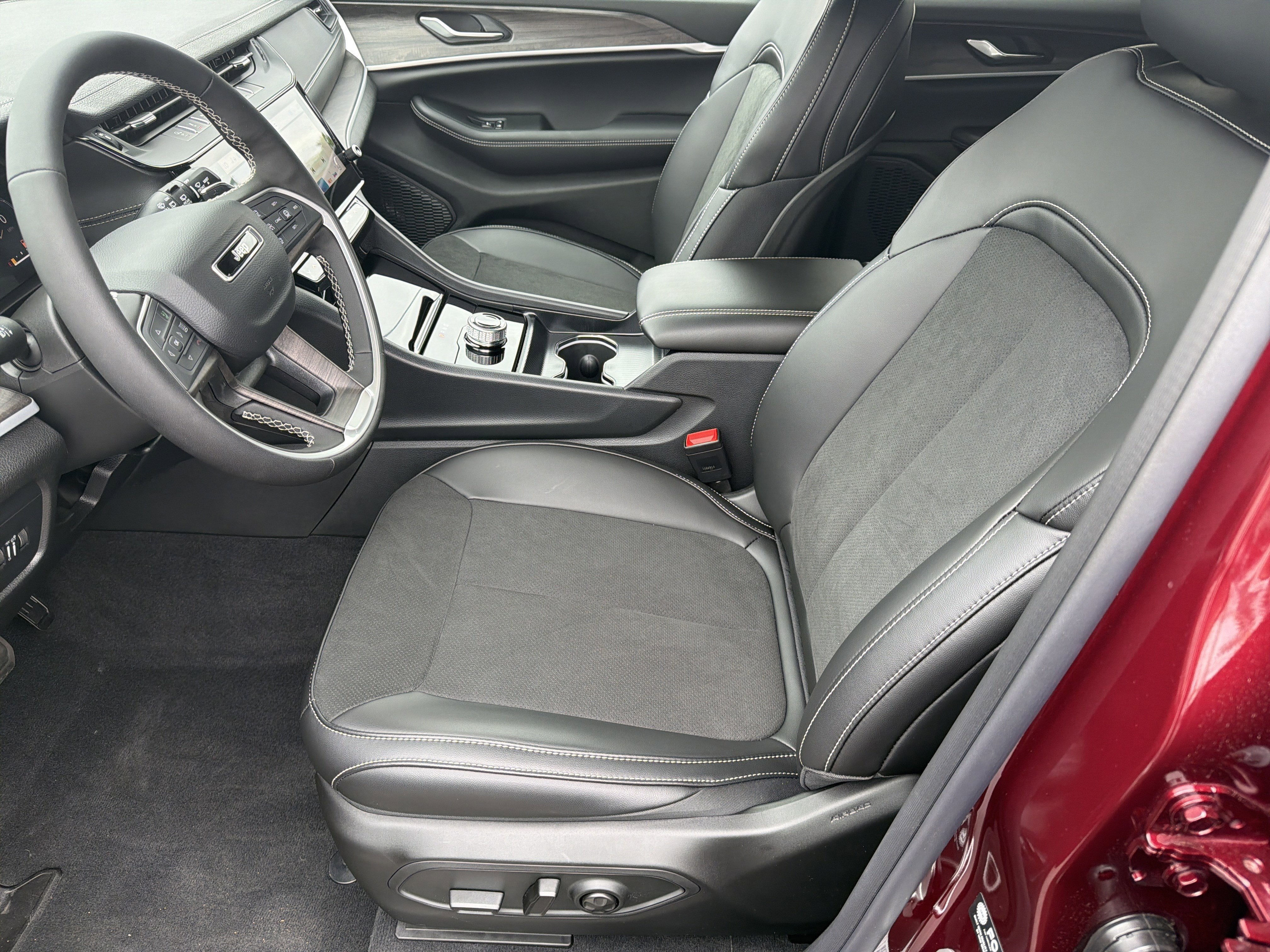 New 2026 Jeep Grand Cherokee Altitude RWD image 11