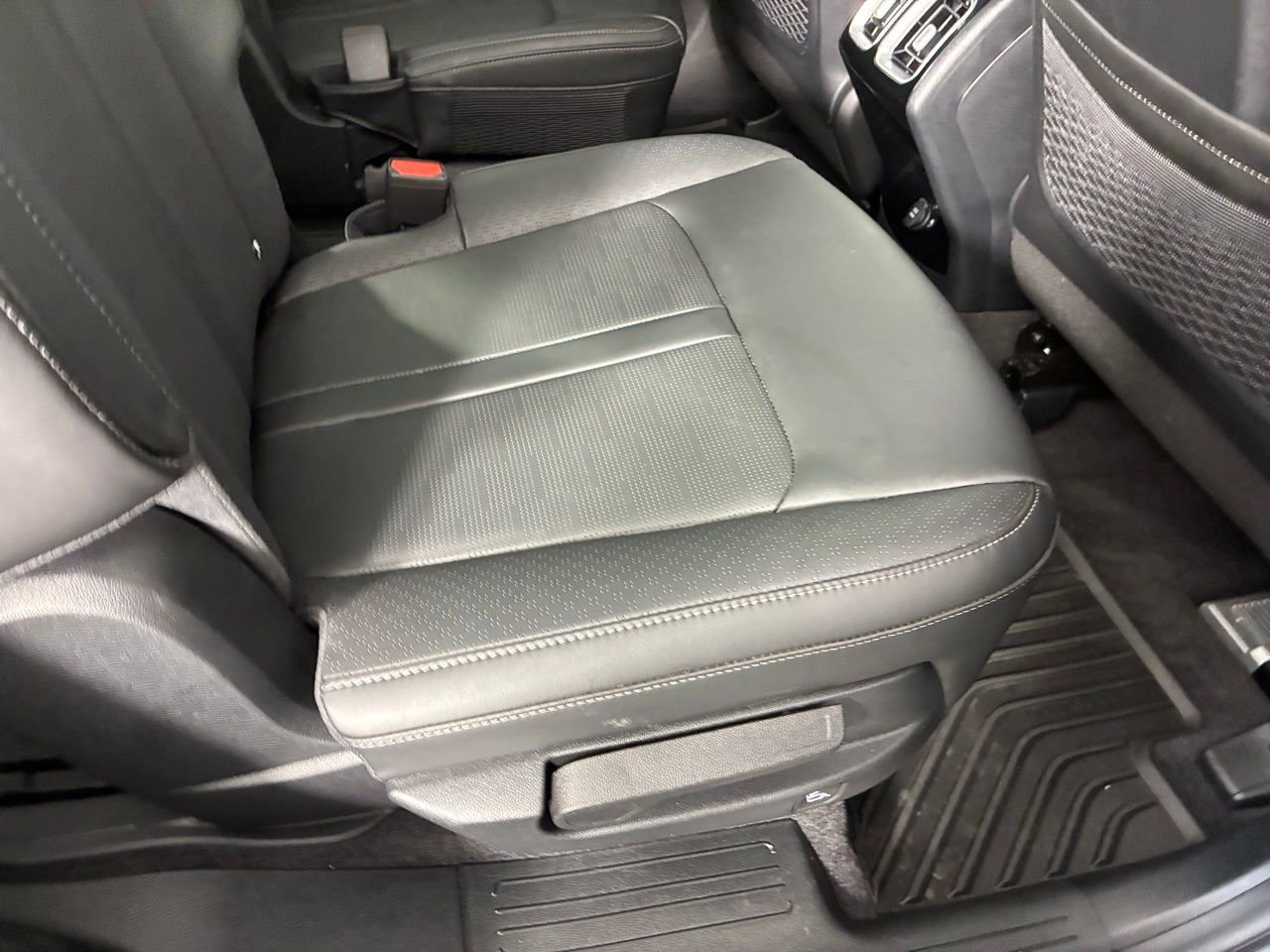 Used 2025 Kia Sorento SX image 36