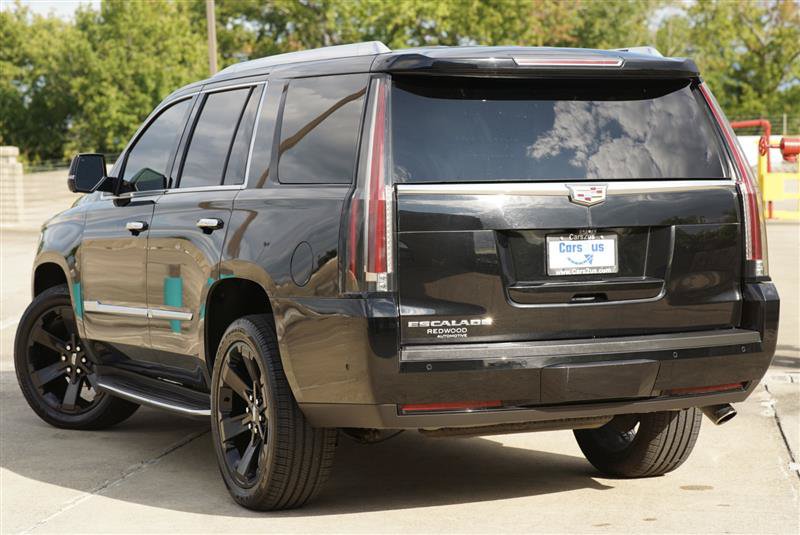 Used 2017 Cadillac Escalade Luxury AWD/4WD image 4